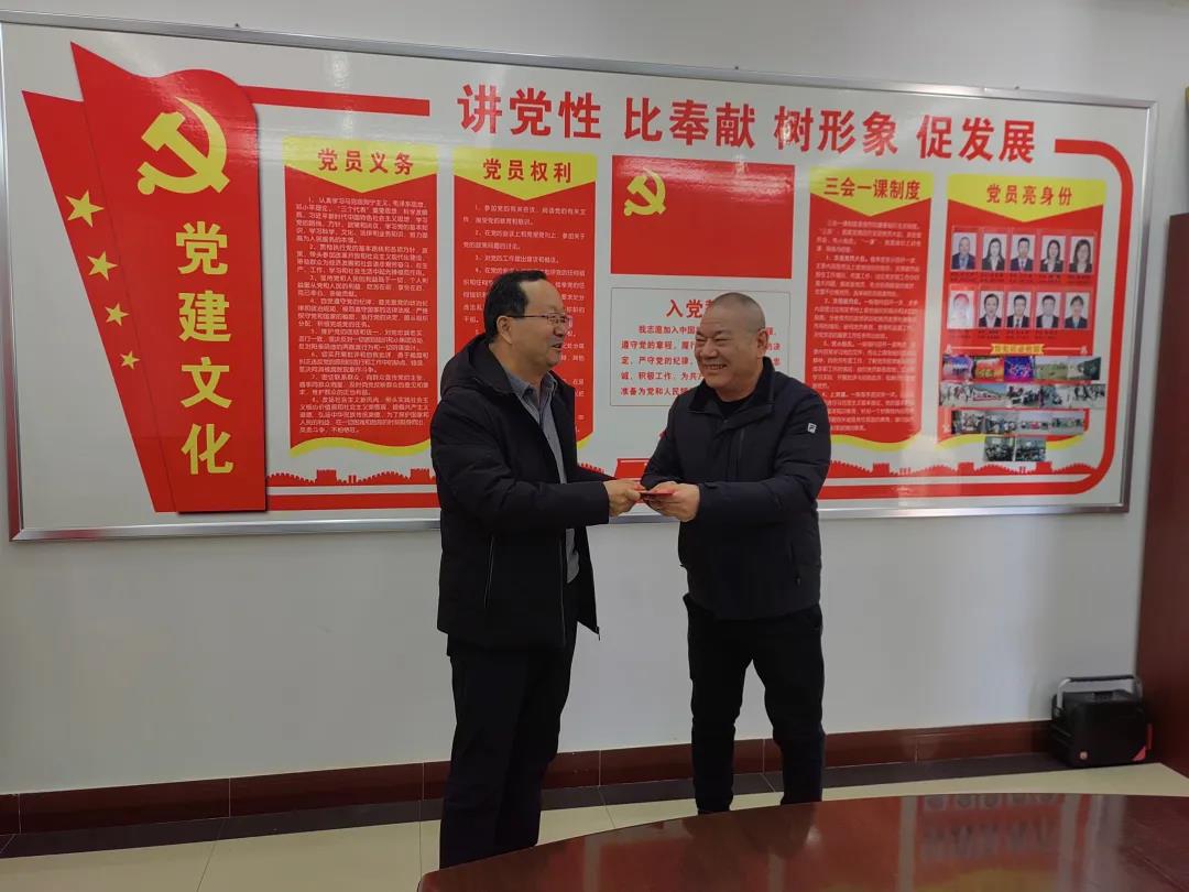 敦煌種業(yè)領(lǐng)導(dǎo)看望慰問公司老干部、老黨員及困難黨員職工